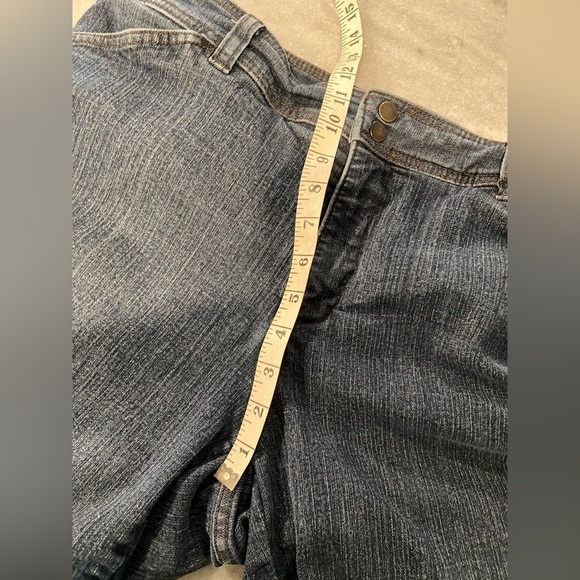 Liz Claiborne Size 16W Slim Power Cropped Blue Stretch Denim Jeans Shorts - Picture 8 of 11